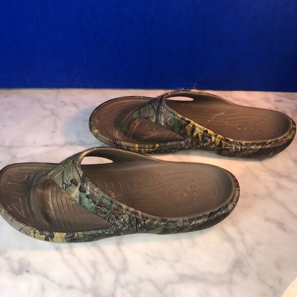 Mens Shoes Crocs Sandals Flip Flops Sz 12 Cammo Pre-owned - Picture 3 of 7